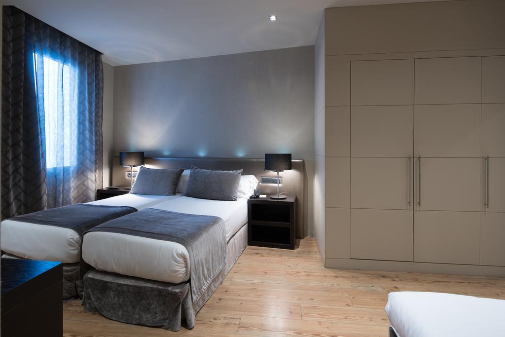 Chambre Triple (2 Adultes & 1 Enfant)